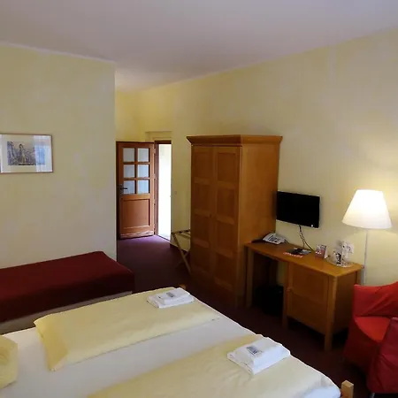 Bernardo Bellotto Garni Hotel